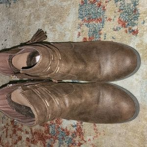 Women booties size 8M brown